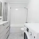 Апартаменты One Bedroom Flat Close To The Торевьиа