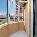 One Bedroom Flat Close To The Торевьиа