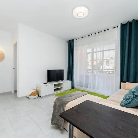One Bedroom Flat Close To The Торевьиа